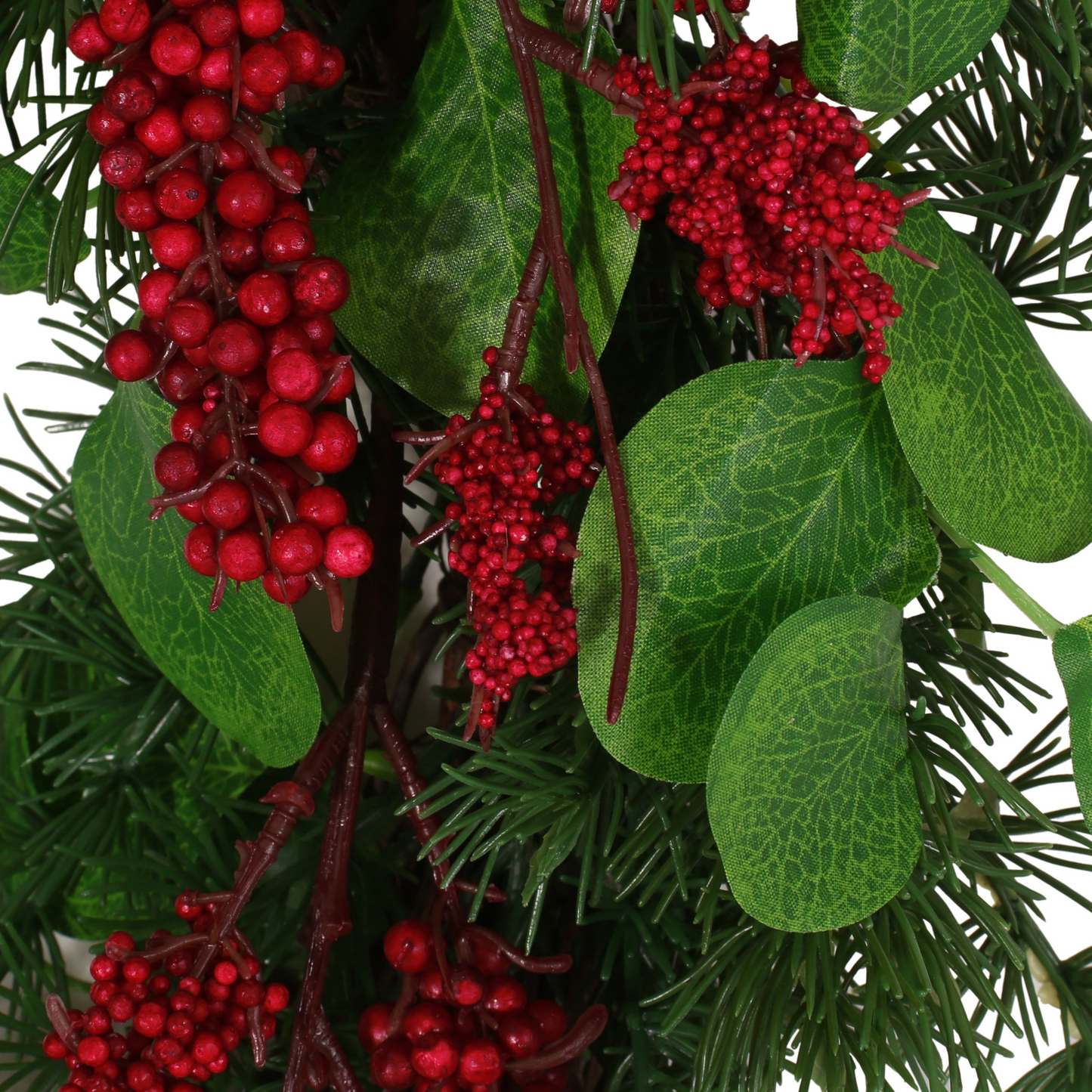 25.5" LEAVES/BERRY WREATH