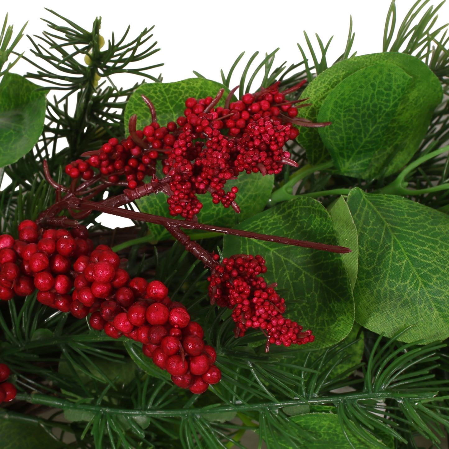 25.5" LEAVES/BERRY WREATH